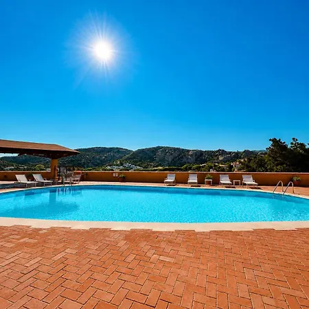 Sunset Three Shared Pool 100m From The